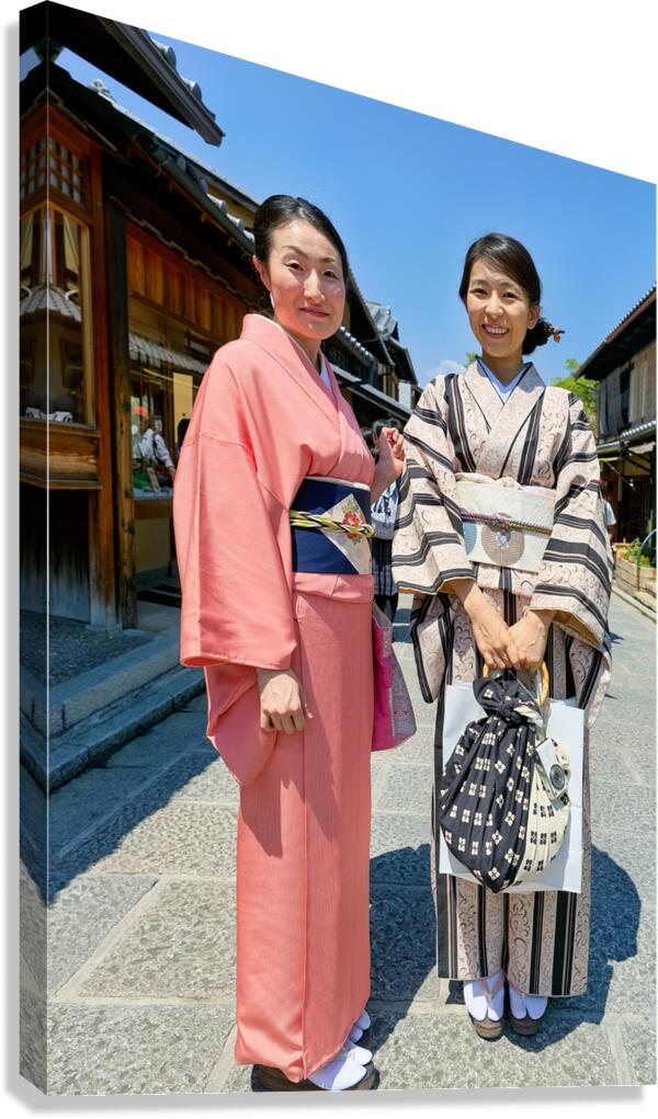 Women in traditional kimono walking in Kyotos Higashiyama distr