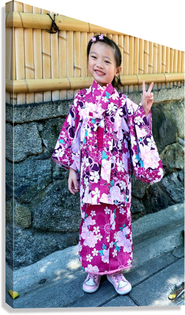 Young girl in traditional kimono poses in Kyoto Higashiyama dist