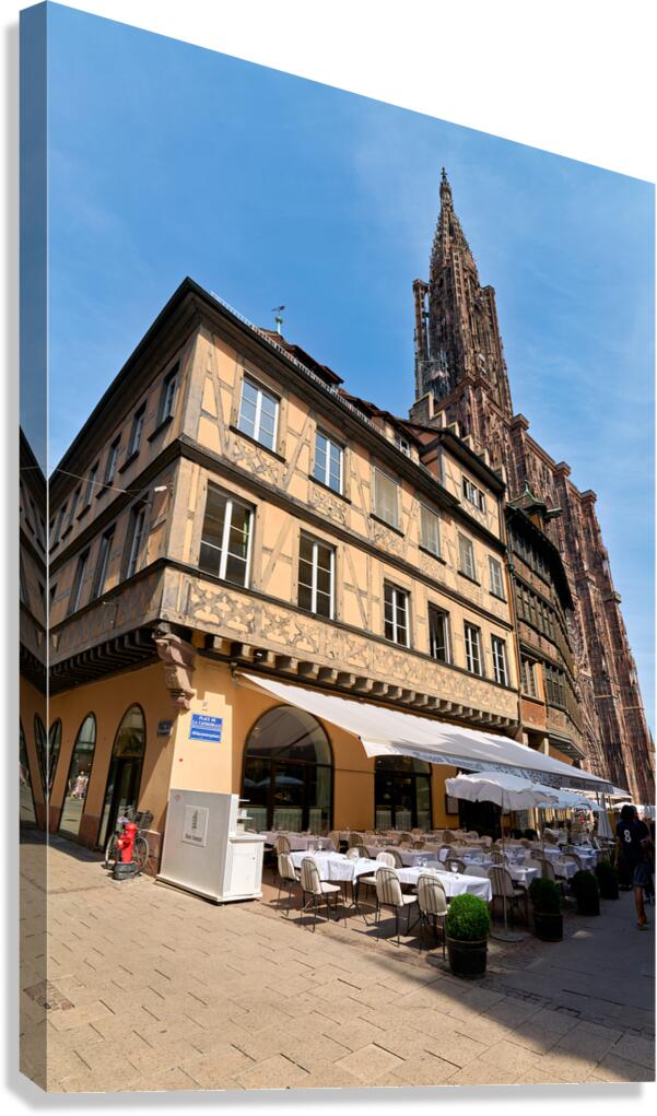 Visitors explore Kammerzell House and Strasbourg Cathedral in Al