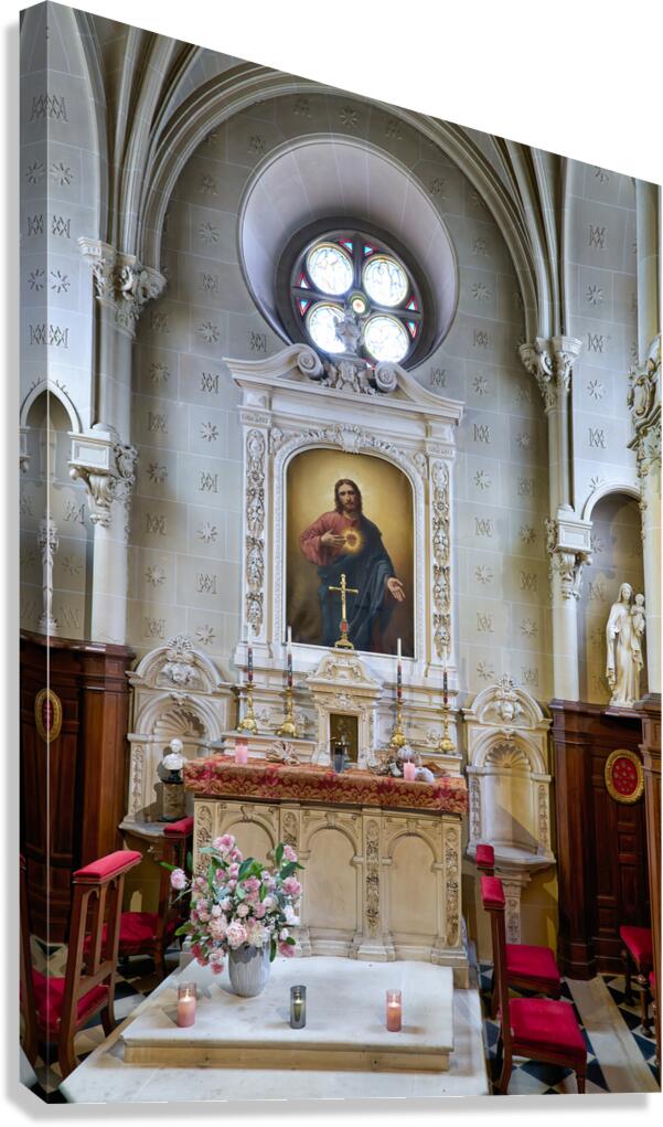 Visit to the chapel in Chateau de Cheverny during the day