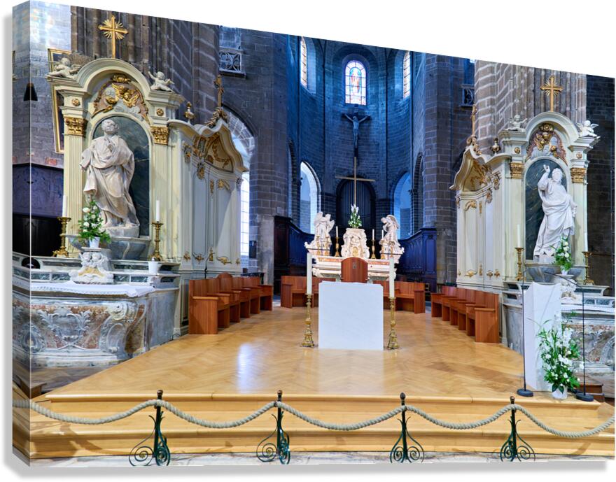 Visit to saint pierre cathedral in vannes brittany france