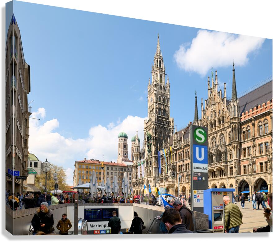 Busy day at Marienplatz with Rathaus and subway entrance in Muni