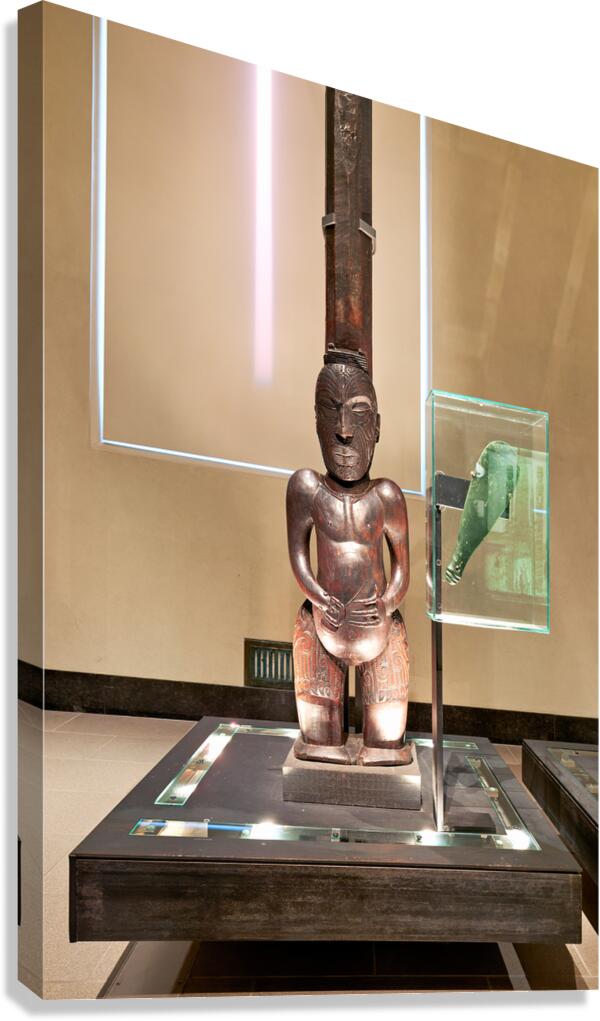 Maori sculpture and artifact at Auckland War Memorial Museum