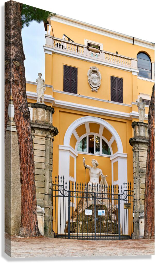 National Gallery of Ancient Art with Apollo Citaredo statue in R