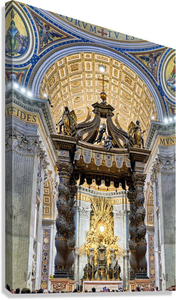 Visiting the altar with Berninis baldacchino in St. Peters Bas