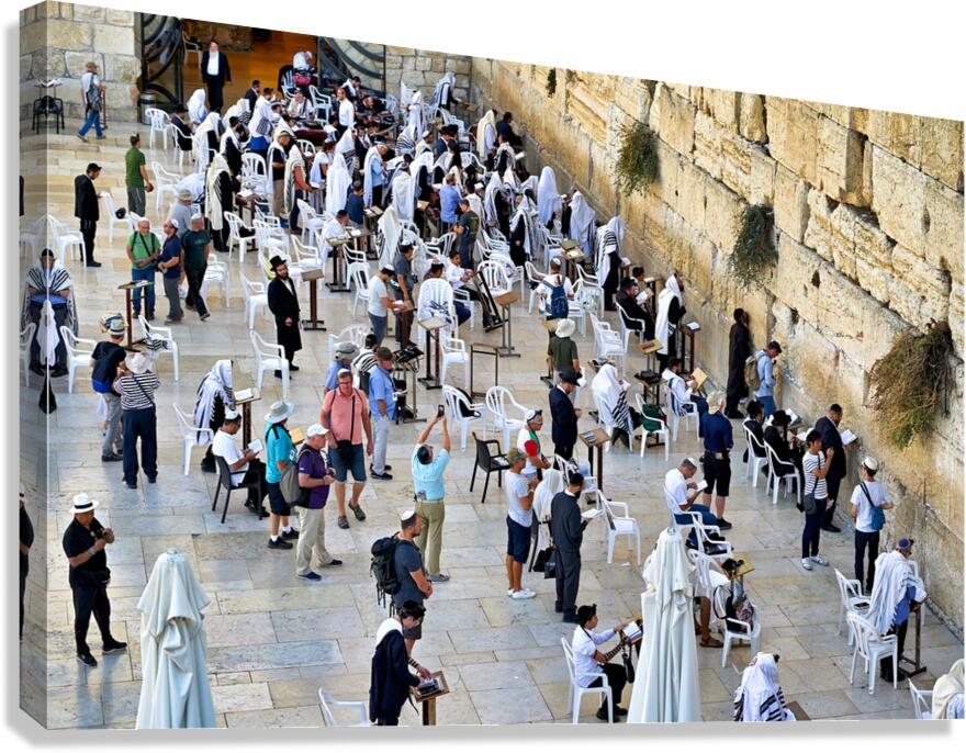 Worshippers gather for prayer at Jerusalems Western Wall