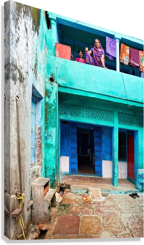 Decorated house in Bundi Rajasthan with local women