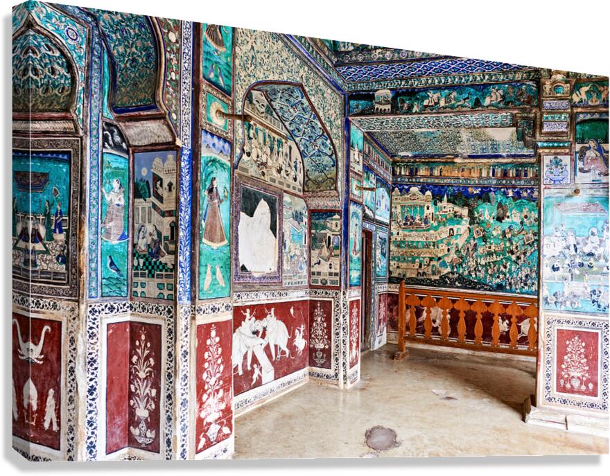 Exploring decorations and paintings in Taragarh Fort in Rajastha