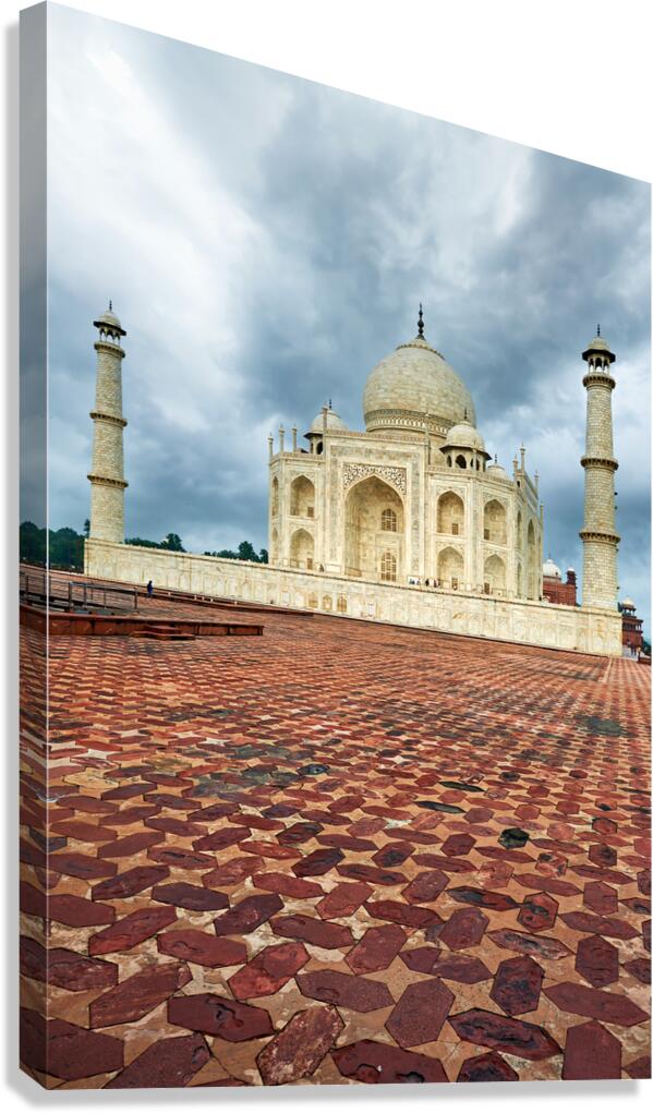 Visit to Taj Mahal Palace in Agra India during cloudy weather