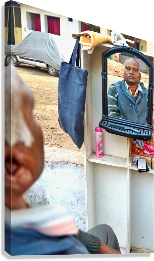 Daytime haircuts at Orchhas street barber shop