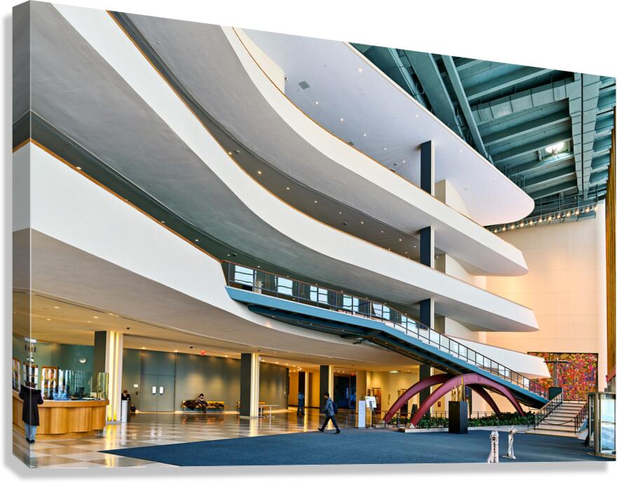 People enter United Nations HQ in Manhattan