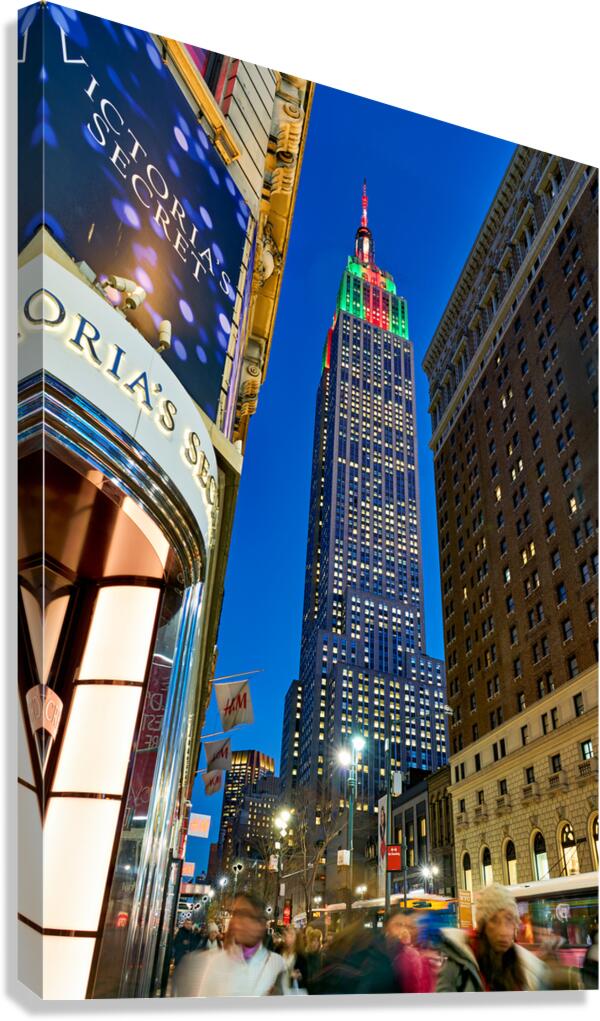 Empire State Building at dusk in Manhattan life and activity