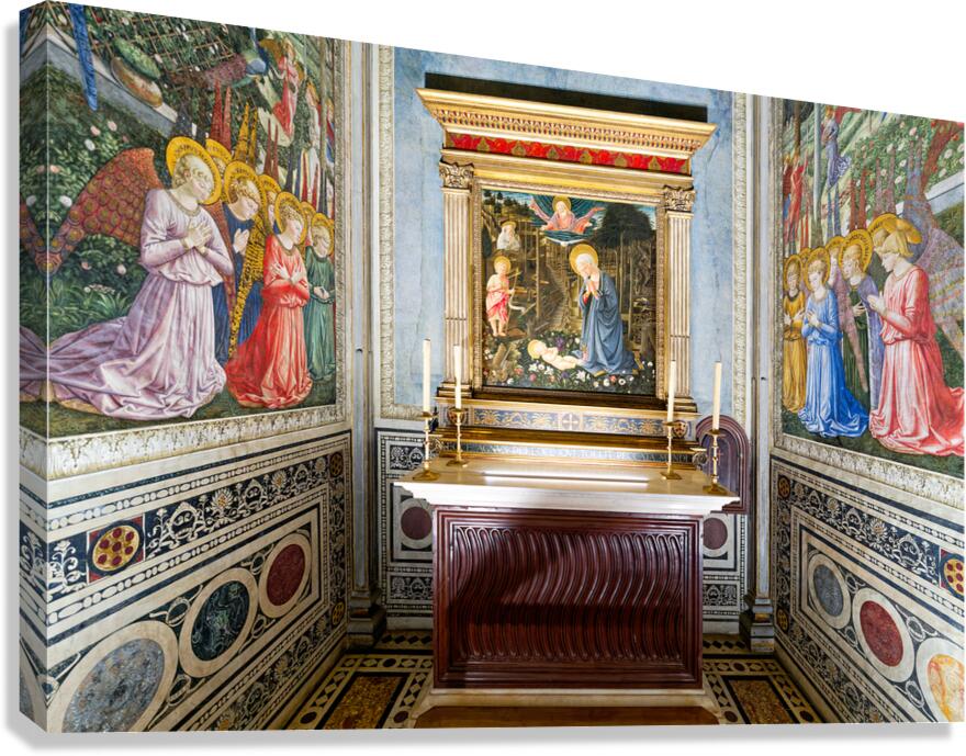 Magi Chapel in Palazzo Medici Riccardi shows art by Benozzo Gozz