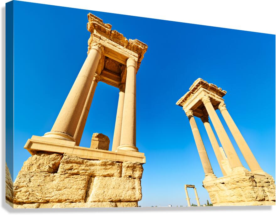 Tetrapylon structure in ancient Palmyra of Syria under clear sky