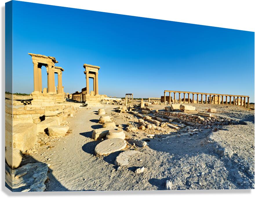 Visit to Palmyra in Syria shows the ancient tetrapylon and colon