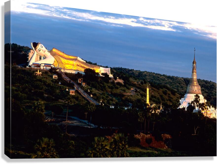 Maha Bodhi Tahtaung and reclining Buddha at sunset in Monywa