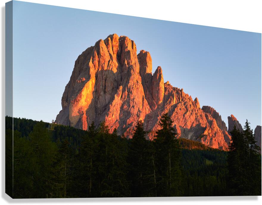 Sunset over sassolungo in val gardena dolomites italy