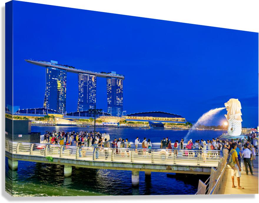 Visitors watch Merlion fountain with Marina Bay Sands Hotel in v