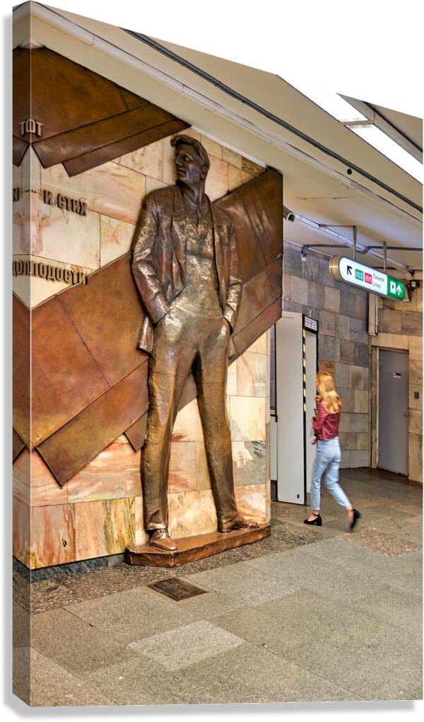 Entrance of Mayakovskaya metro station in Saint Petersburg