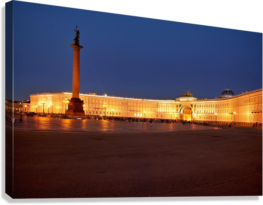 Winter palace and alexander column in saint petersburg at night