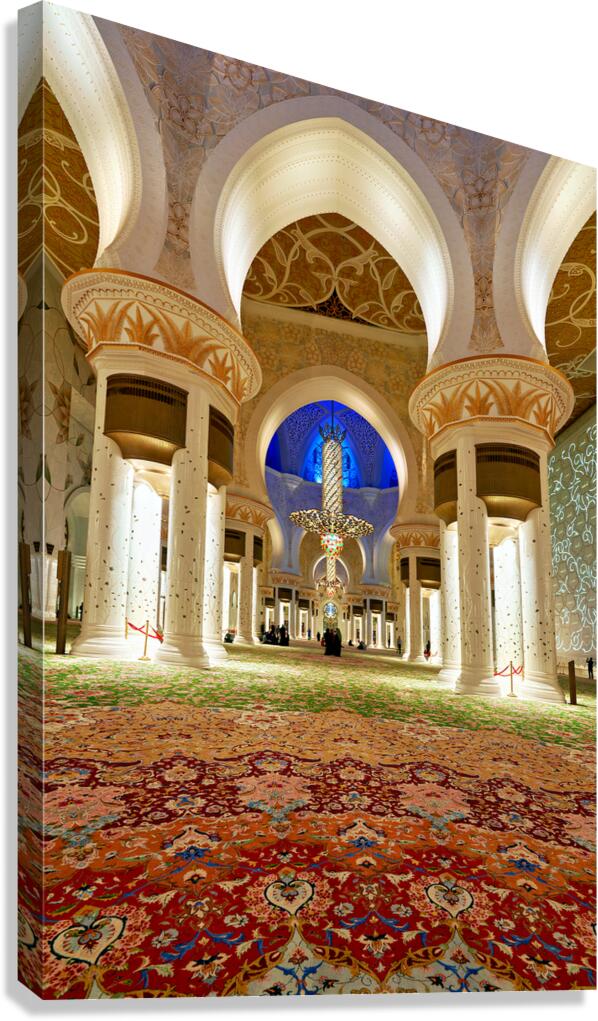 Exploring the beauty of Sheikh Zayed Grand Mosque in Abu Dhabi