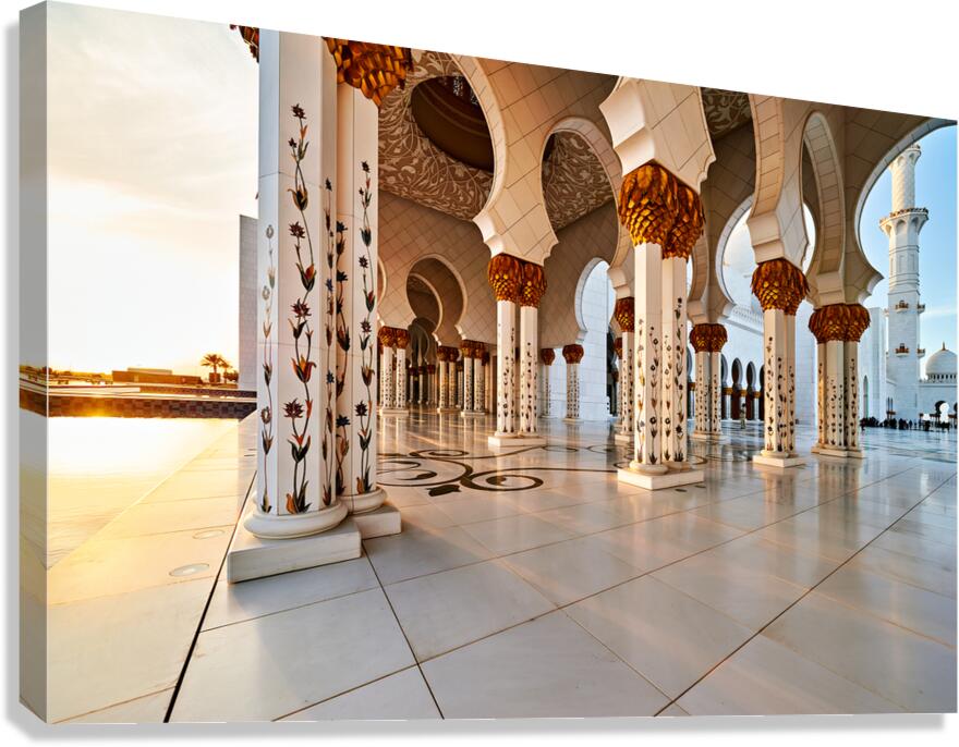 Sheikh Zayed Grand Mosque in Abu Dhabi during sunset