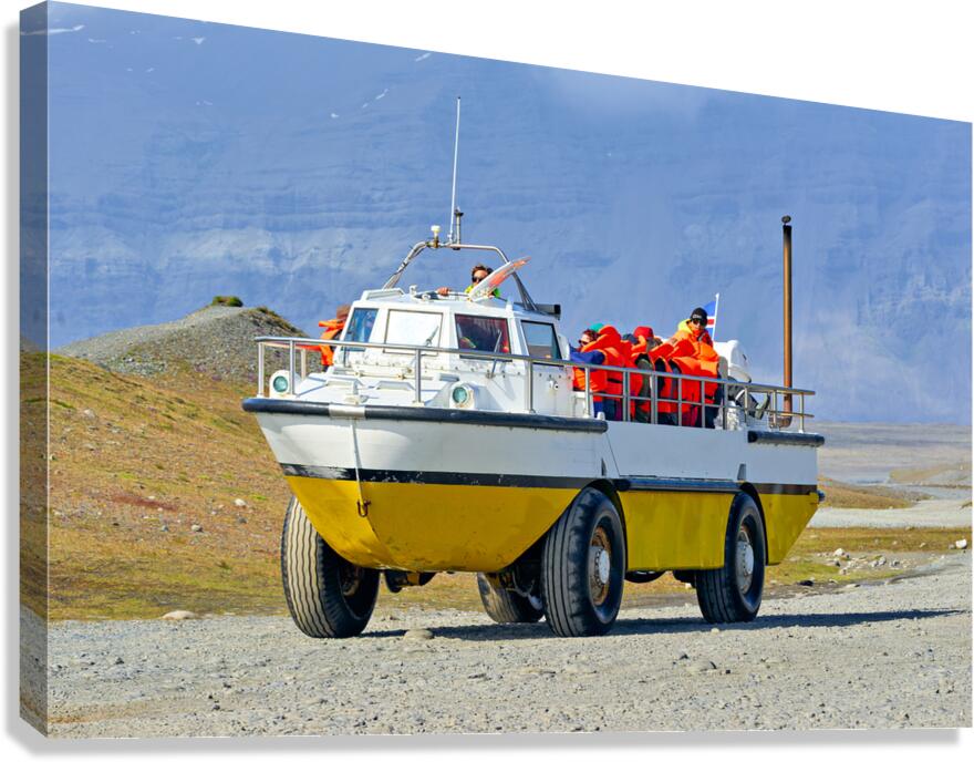 Amphibian at jokulsarlon glacier lagoon in iceland