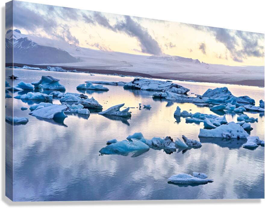 Midnight at jokulsarlon glacier lagoon in iceland