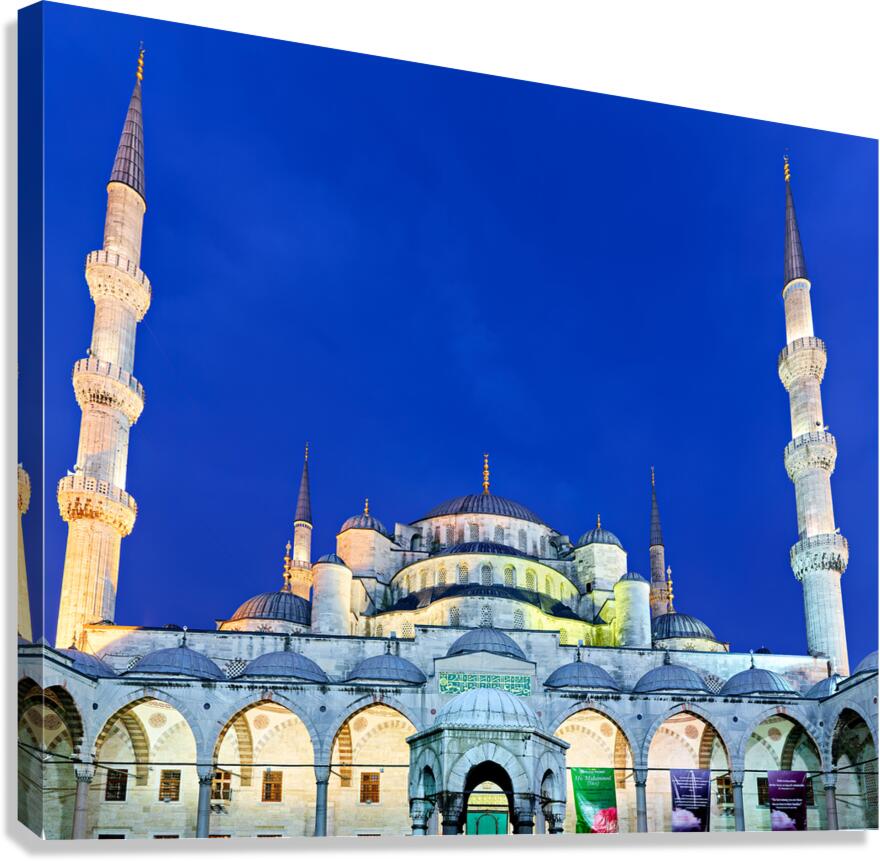 Visit to the Blue Mosque in Istanbul at night