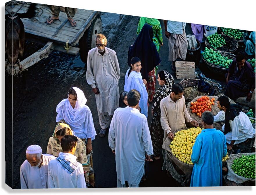 Busy street market in Lahore filled with vendors and shoppers