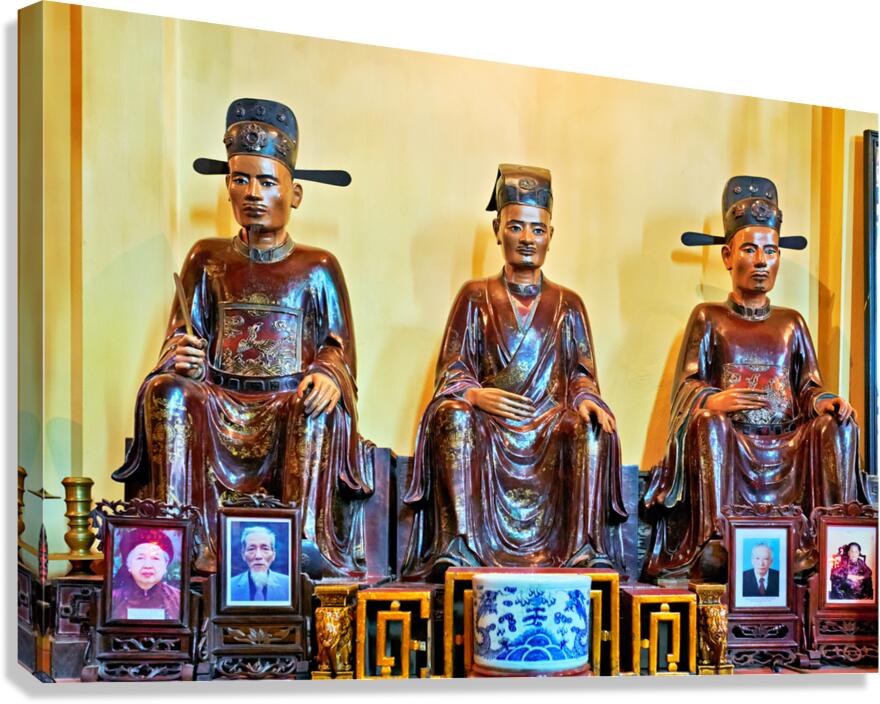 Wooden statues in Hanois cultural shrine showing local history