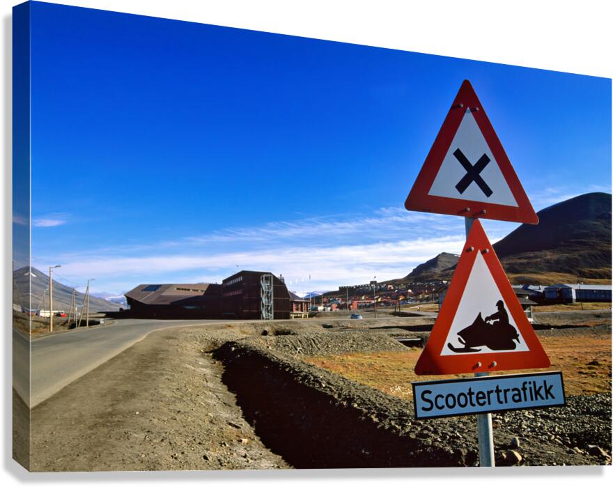 Danger sign for snowmobile traffic in Longyearbyen area