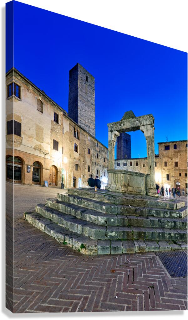 Sunset view of Piazza della Cisterna in San Gimignano Tuscany