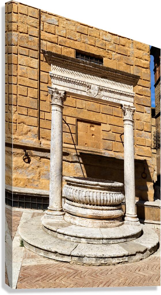 Visit medieval well in Piazza Square Pio II in Pienza Italy