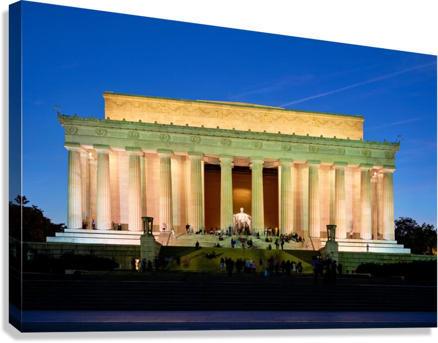 Lincoln Memorial shines in D.C. at sunset