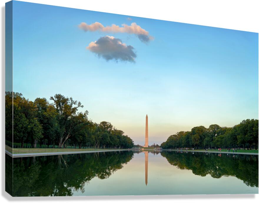 Washington Monument at sunset in Lincoln Pool