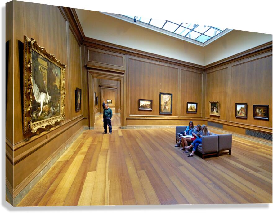 Art lovers visit the National Gallery DC