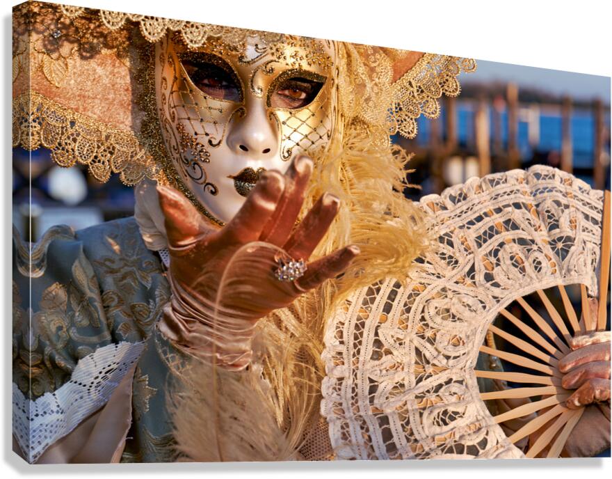 Venice Carnival showcases beautiful masks and costumes