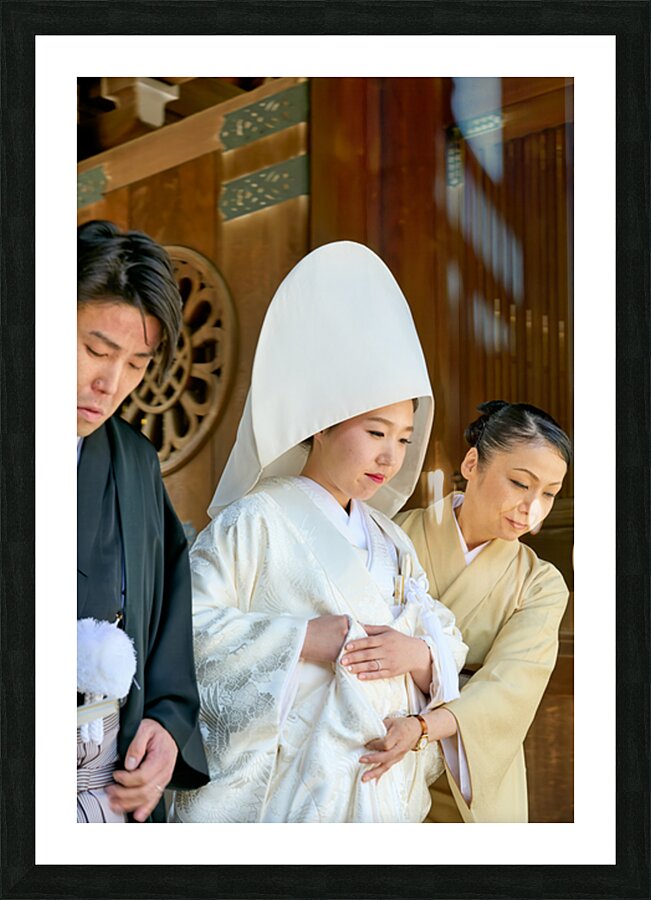 Traditional wedding ceremony at Meiji Jingu Shinto shrine in Tok Picture Frame print