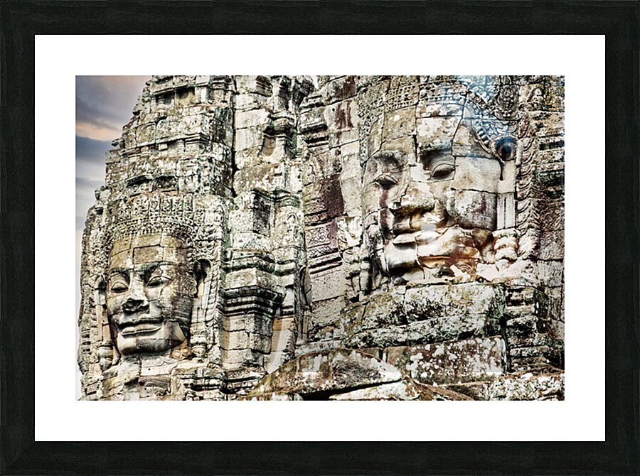 Serene stone faces adorn ancient Cambodian temple. Impression et Cadre photo