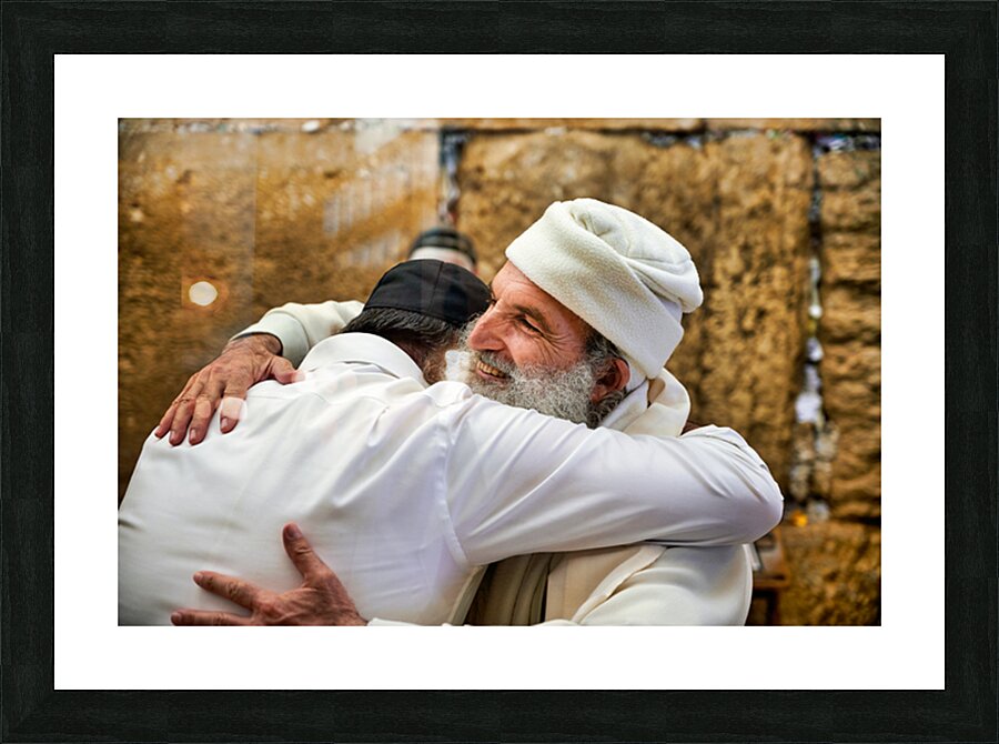 Men embrace each other at the Wailing Wall in Jerusalem Picture Frame print