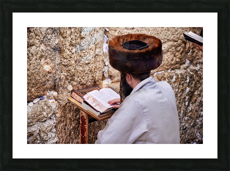 Prayers at the wailing wall in jerusalem israel Picture Frame print