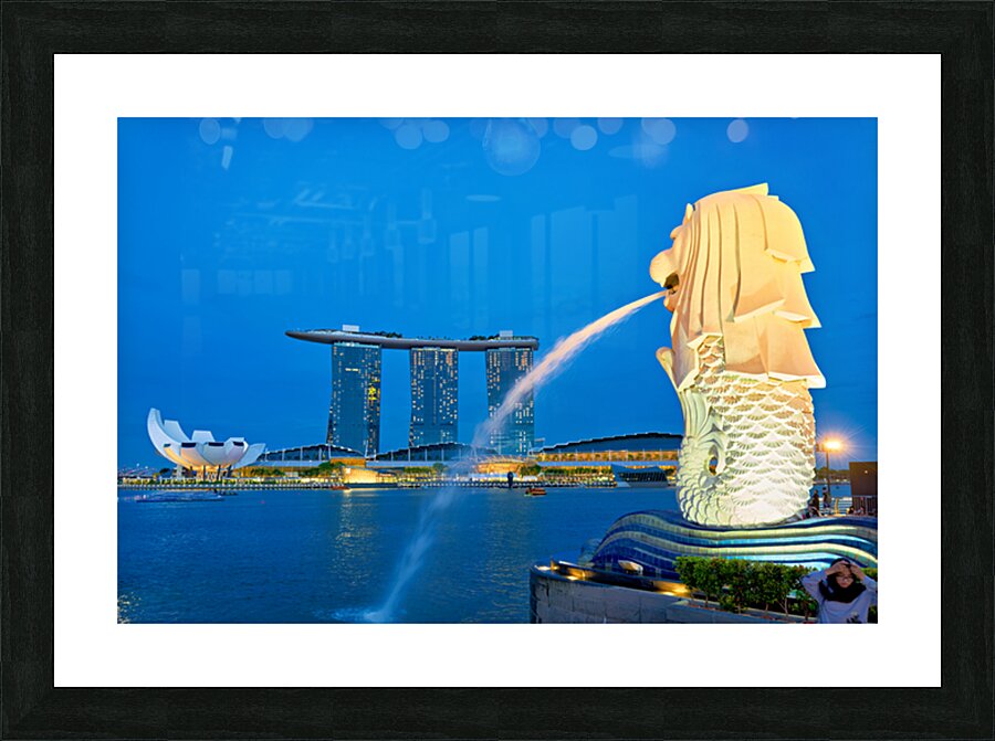 Visitors watch the Merlion fountain at Marina Bay during sunset Picture Frame print