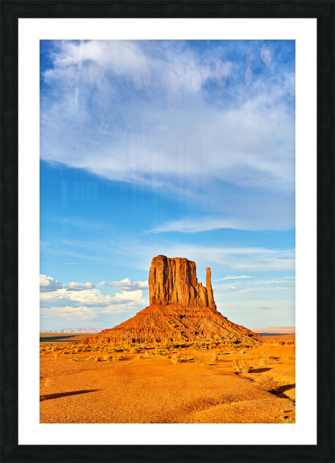 Monument Valley shows red rock formations under blue sky Impression et Cadre photo