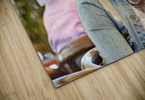 Syria. Aleppo. Girl smoking hookah and looking at her smartphone Marco Brivio puzzle
