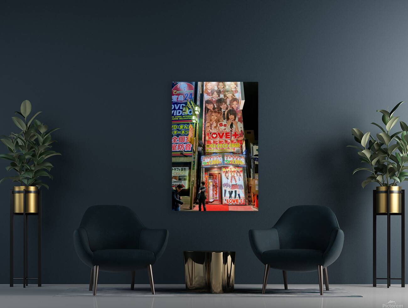 Nightlife in Shinjuku district reveals adult show venue in Tokyo Reproduction