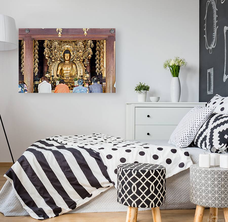 Buddha statue inside Chion in temple in Kyoto attracts many visi Reproduction