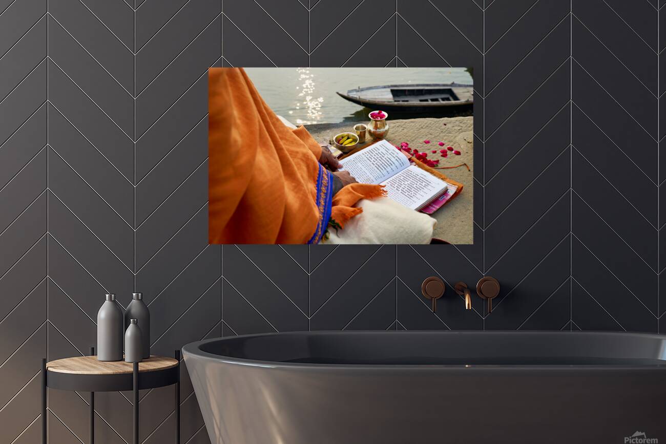 Praying by the ganges river in varanasi india Reproduction