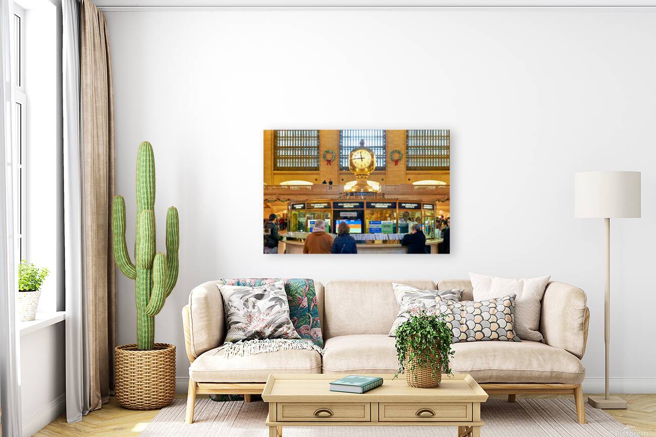 Crowd gathers at Grand Central Terminal Station in Manhattan Reproduction