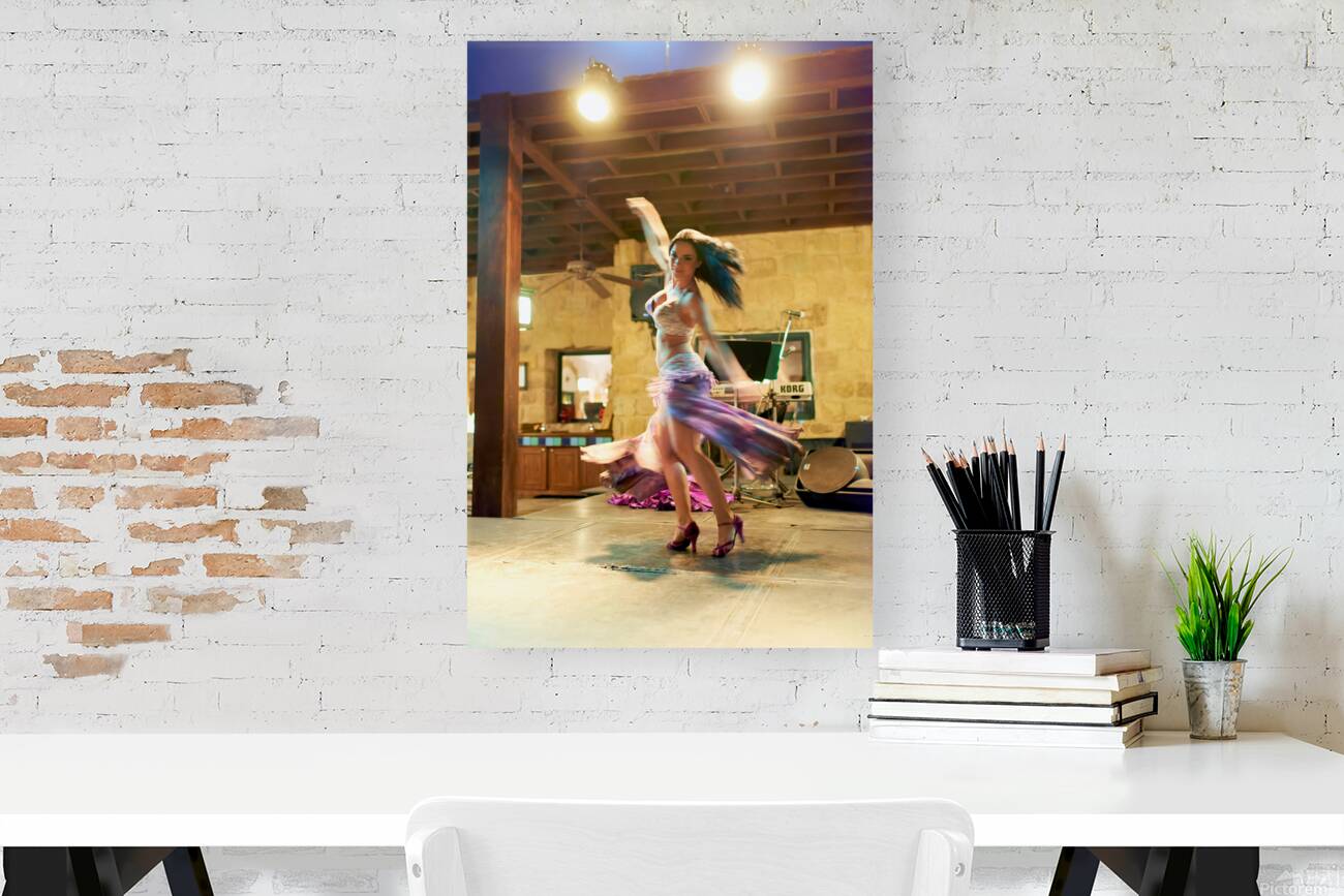 Belly dance performance in Jordan with dancers and music Reproduction